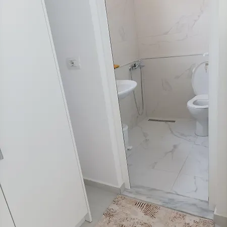 Alket For Rent